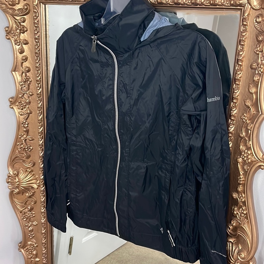 Columbia women’s black rain jacket size Medium